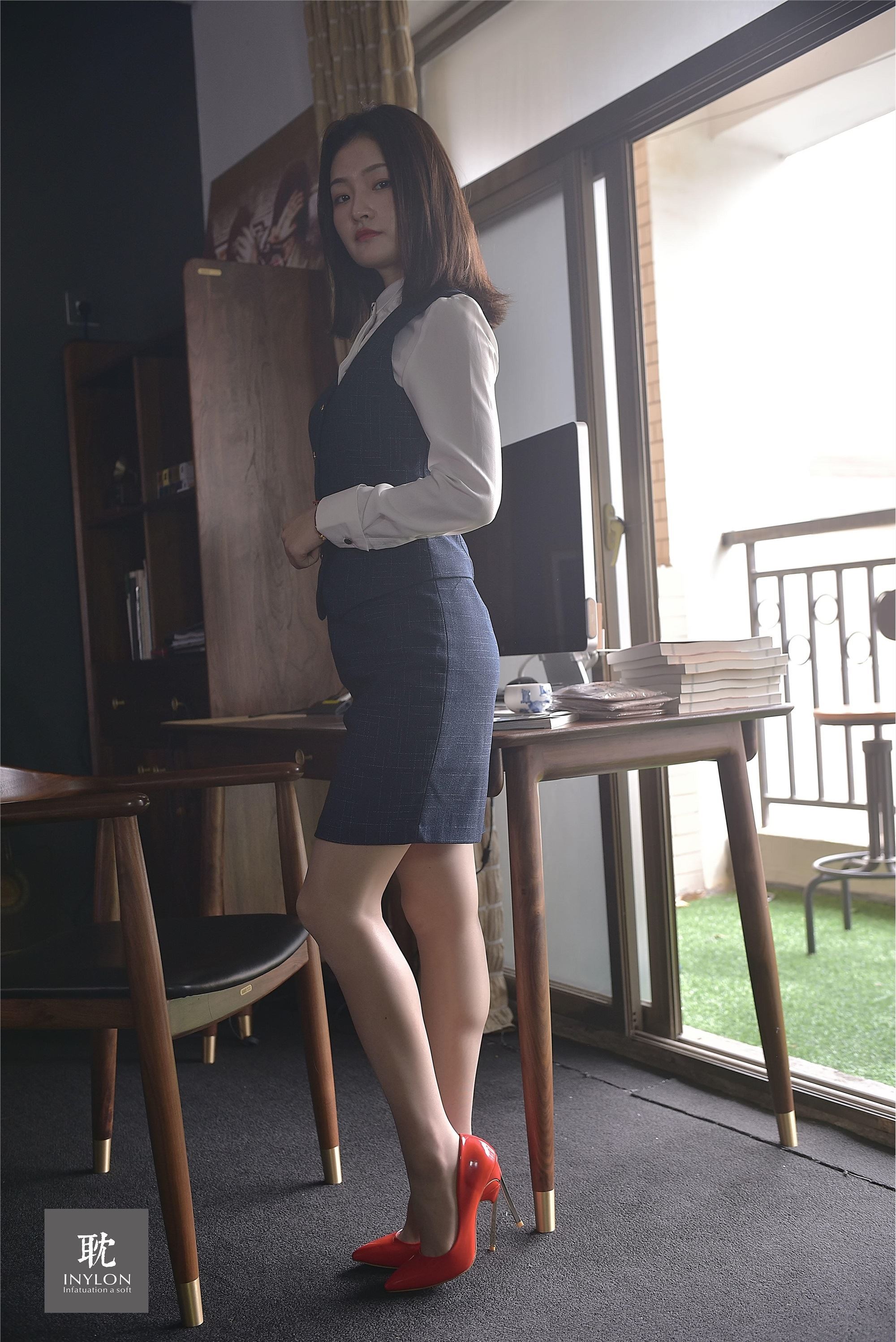 IESS异思趣向《普惠集242》- 模特：格格《主持人格格》